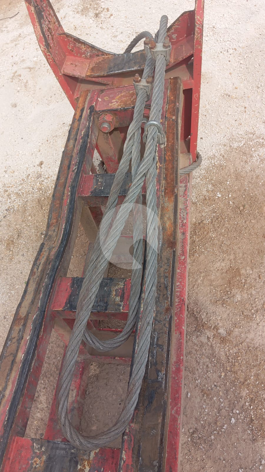 Cable de acero con desgaste visible