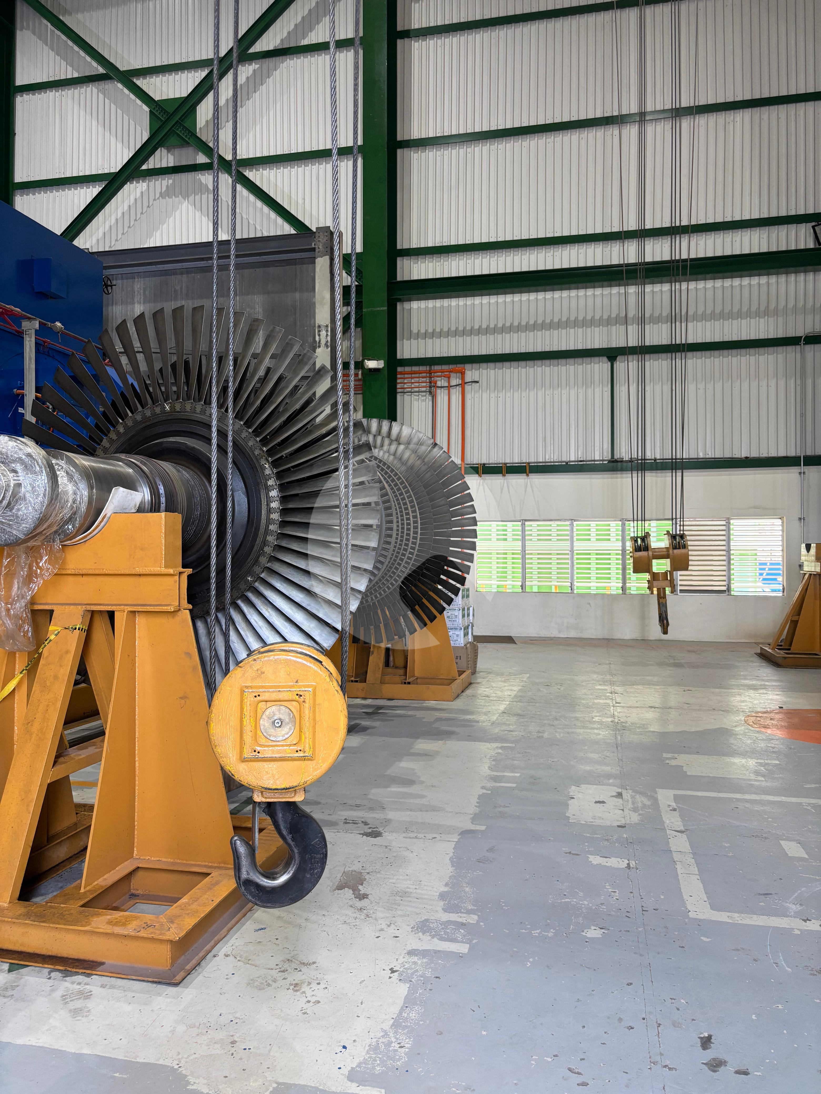 Inspección de cable de acero en zona industrial