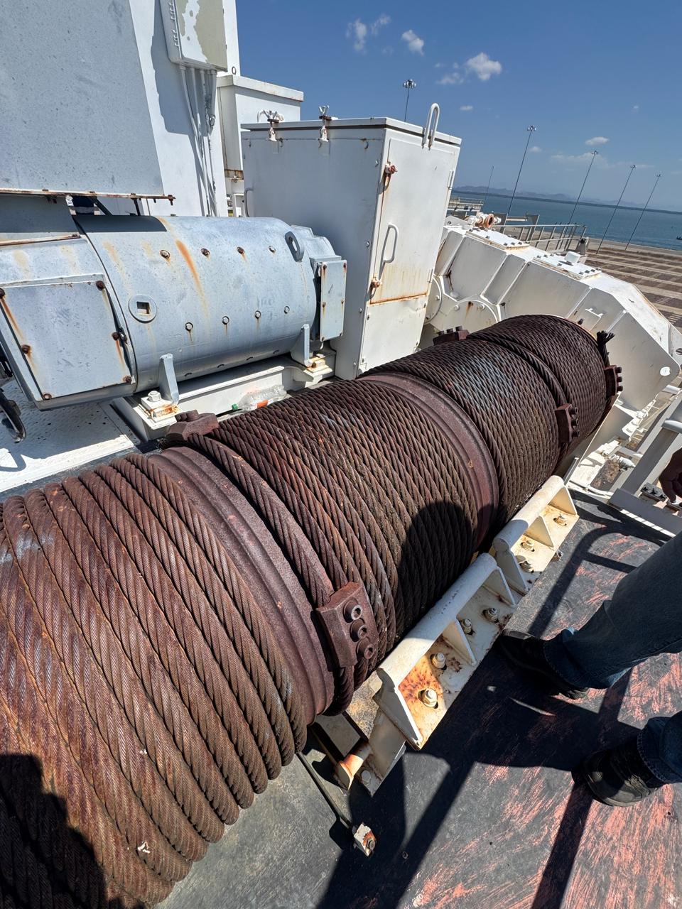 Inspección de cables de acero y suministro de cable nuevo en puerto